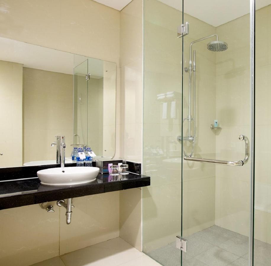 Hariston Hotel & Suites, Pluit - Джакарта Екстер'єр фото
