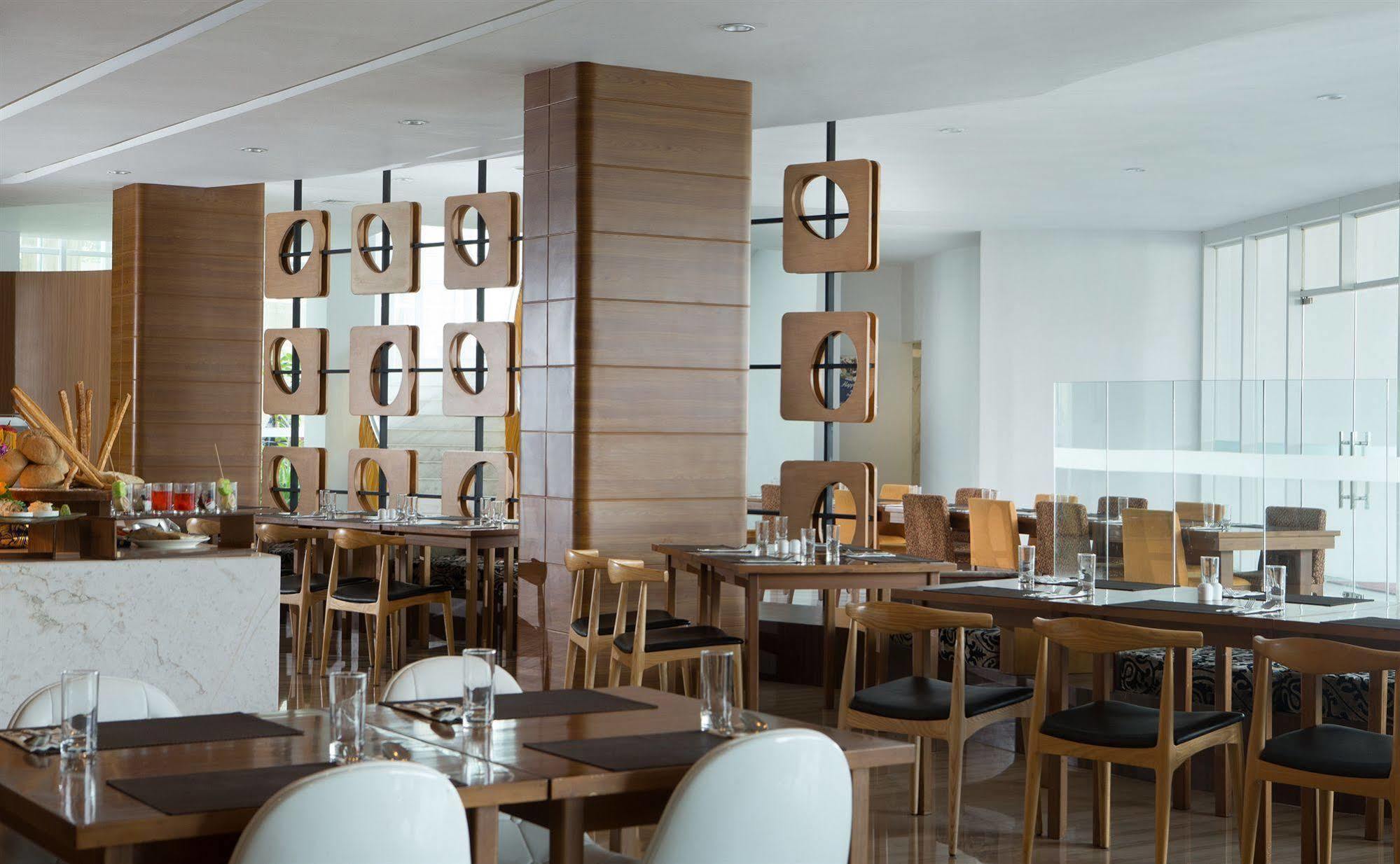 Hariston Hotel & Suites, Pluit - Джакарта Екстер'єр фото